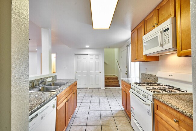 Foto del edificio - 1189 W 36th St