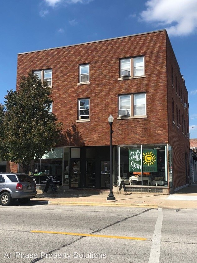 Foto principal - 935-937 Maine St