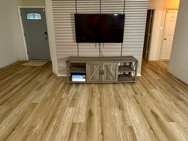 Foto del edificio - 2817 Megan Ln