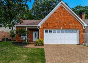 Building Photo - 2418 Lake Edge Dr