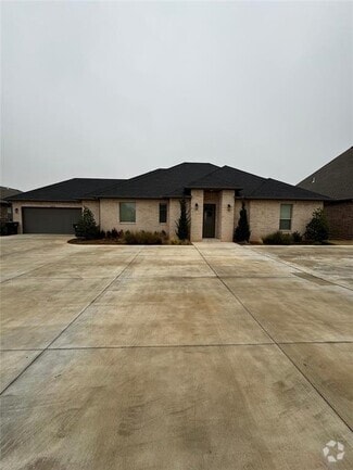 Building Photo - 3223 Enclave Pl