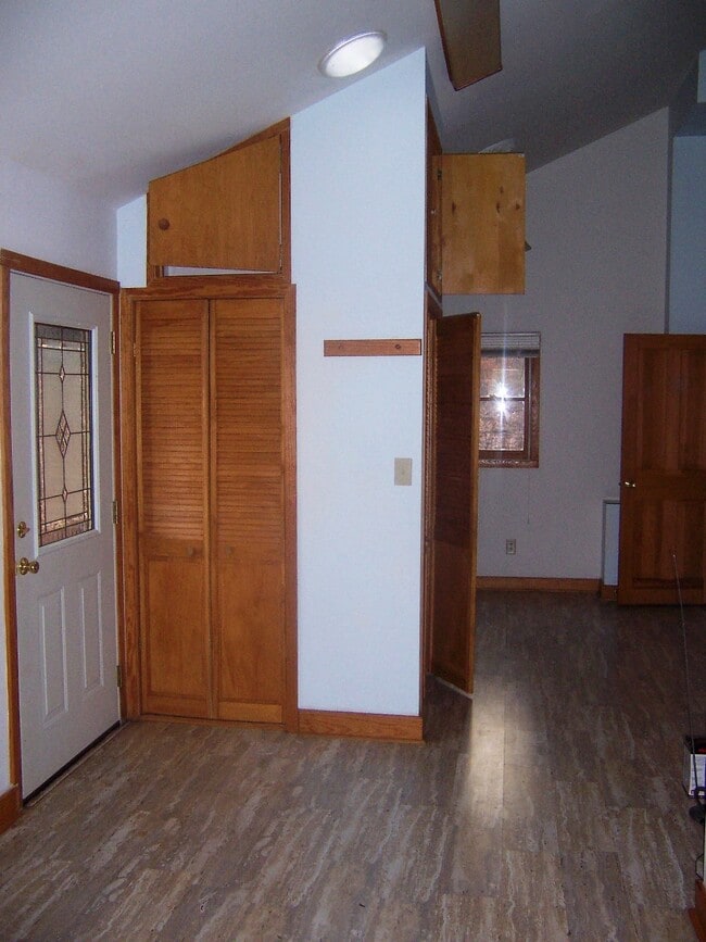 Foto del edificio - 718 Whitney Ln