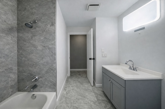 Foto del edificio - 3 bedroom home in Carbondale