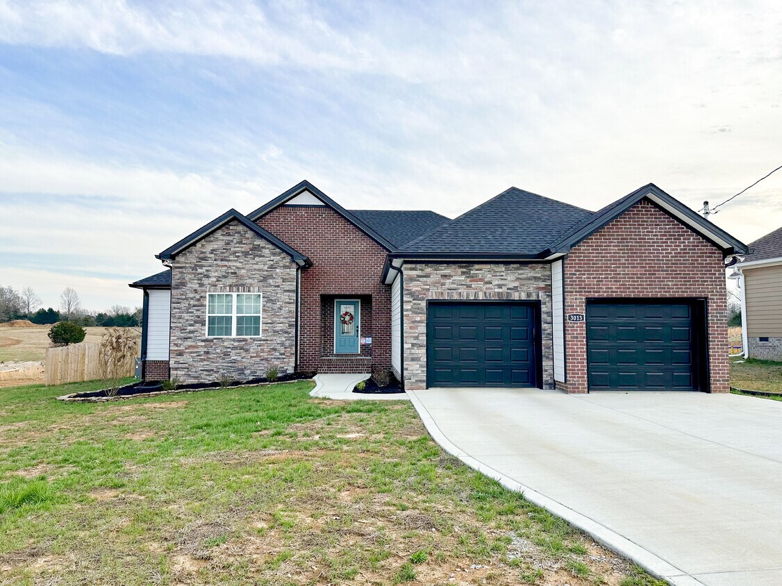 Primary Photo - 3013 Cambridge Ct