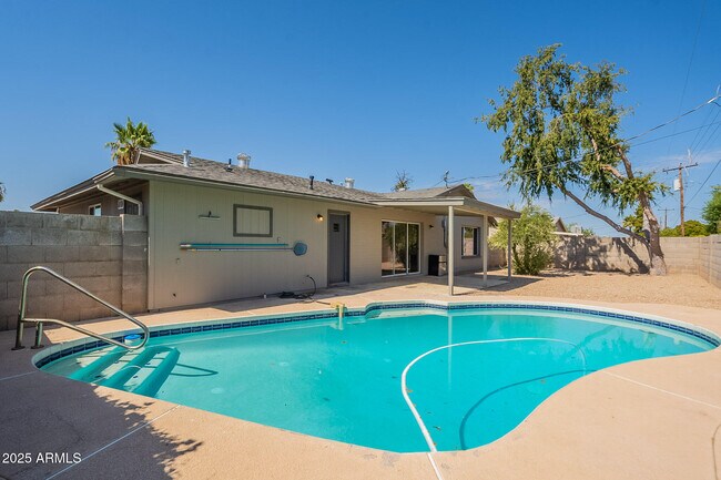 Building Photo - 1274 E Hermosa Dr