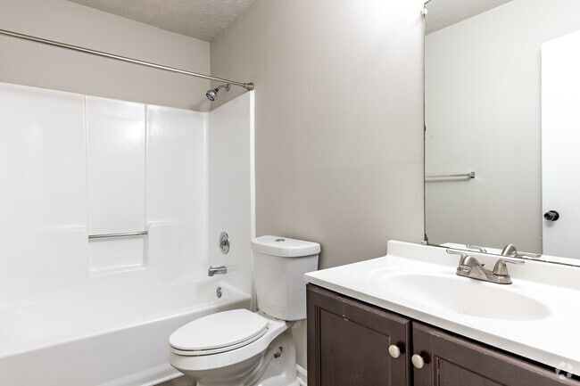 2BR, 1BA - 700SF (With Laundry) Bathroom - Alcovy Terrace