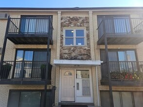 Building Photo - 5113 N East River Rd