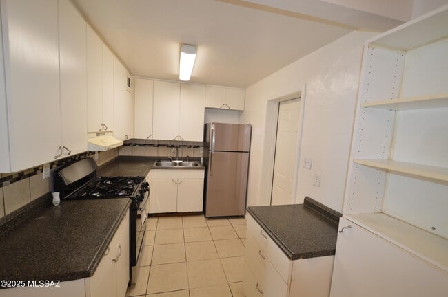 Foto del edificio - 2362 S Jefferson Ave