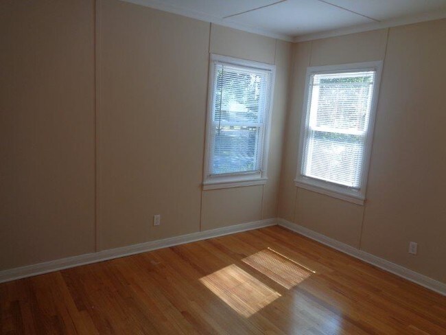 Building Photo - 311 S Finley Rd