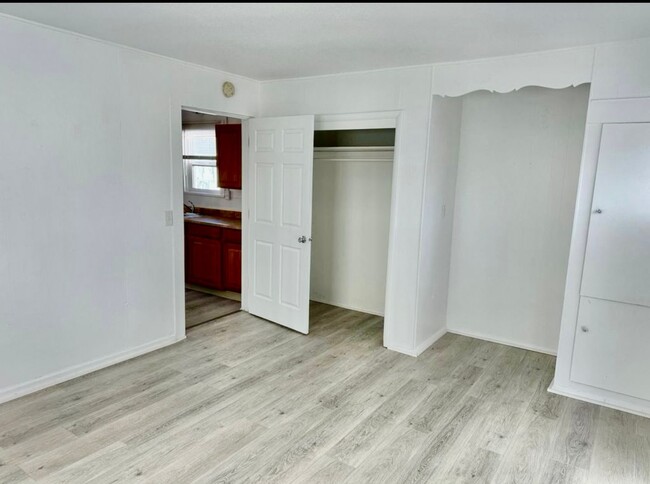 Foto del edificio - Large 1 bdrm newly renovated unit, 2.2 mil...