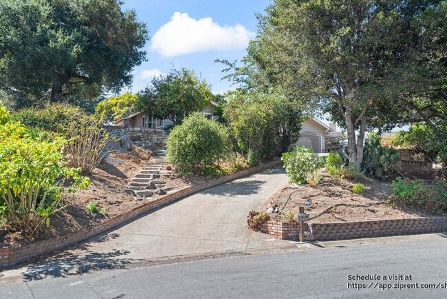 Building Photo - 10609 Creston Dr