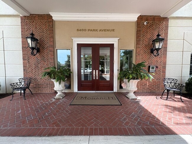 Foto del edificio - 5400 Park Ave