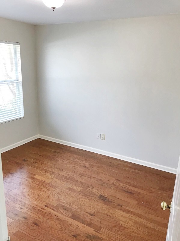 Foto del edificio - 1008 Rosedown Ln