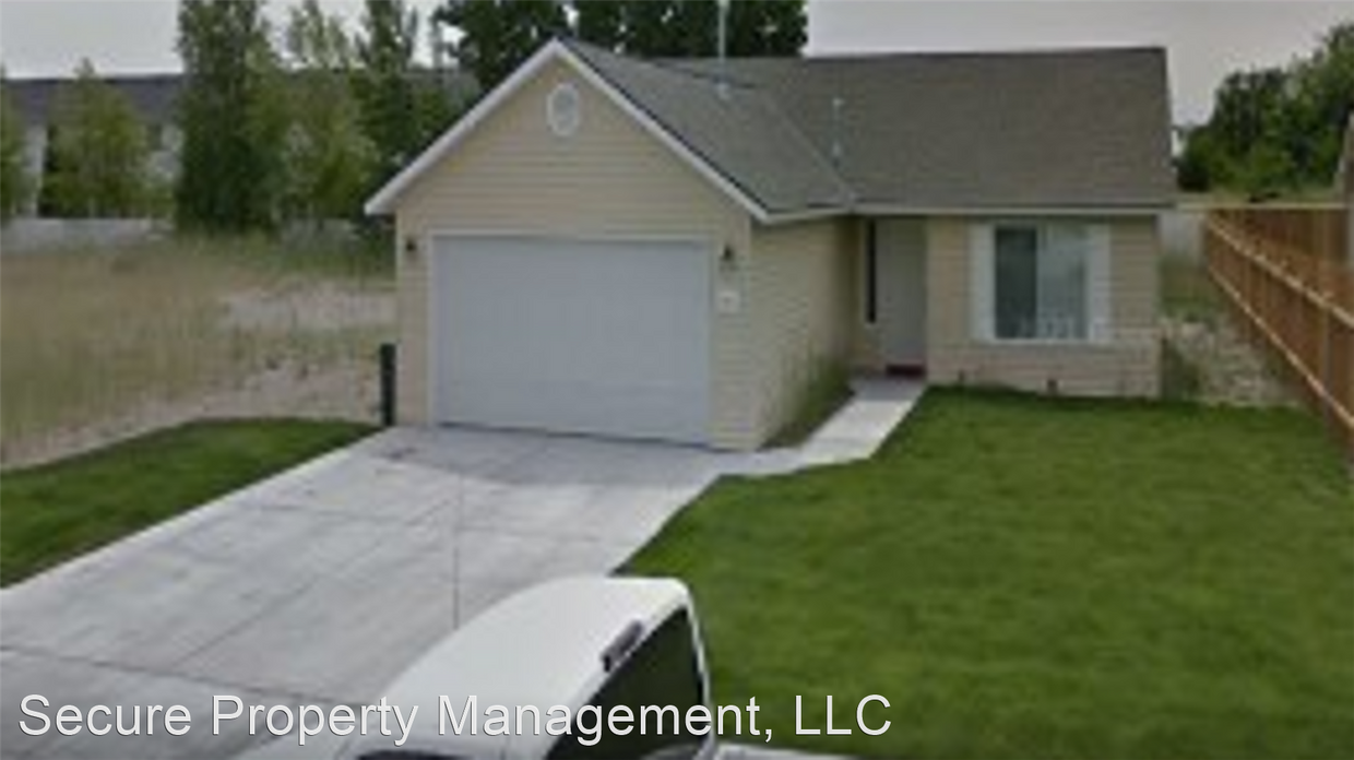 3 br, 2 bath House 236 E Francolin Ave House Rental in Hermiston