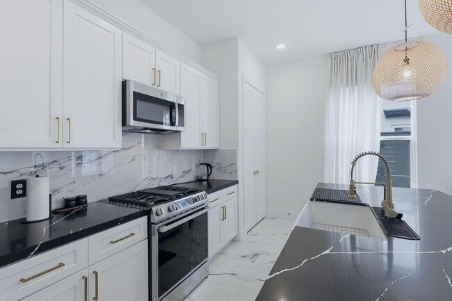 Foto del edificio - 6559 Sealey St