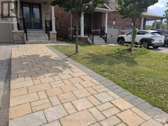 Building Photo - 734 Yarfield Cres