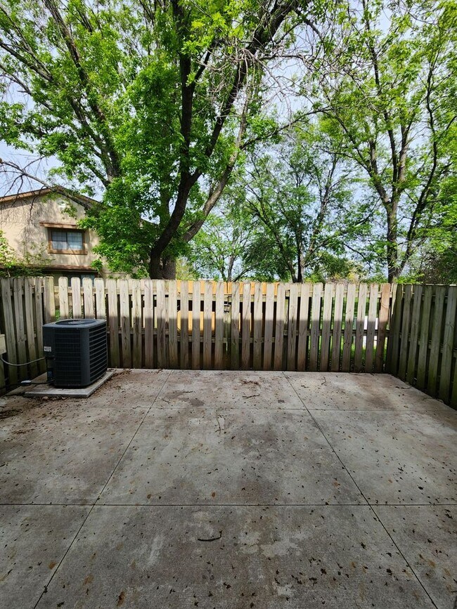 Foto del edificio - Beautifully Updated Three Bedroom!