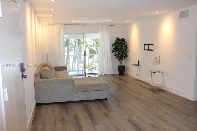 Foto del edificio - 6397 Bay Club Dr