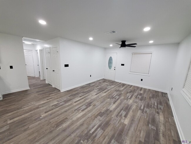 Building Photo - 7650 Gov Derbigny Dr