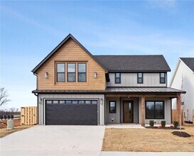 Building Photo - 6114 S 40th Pl