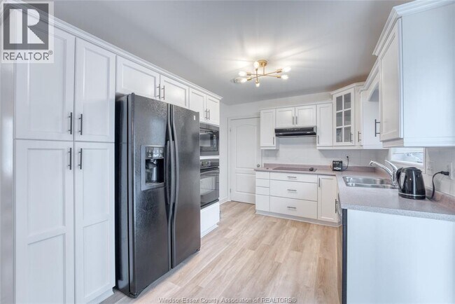 Building Photo - 229 Riverview Ave