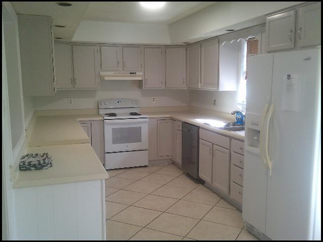 Foto del edificio - 400 Maxine Ave