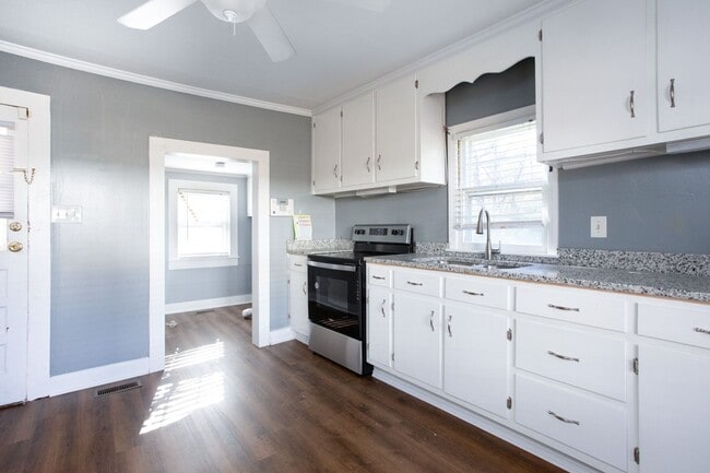 Foto del edificio - Friendly 2 Bedroom, 1 Bath bungalow in Hillsborough!