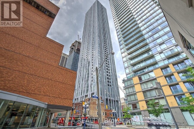Building Photo - 1 Yorkville Ave