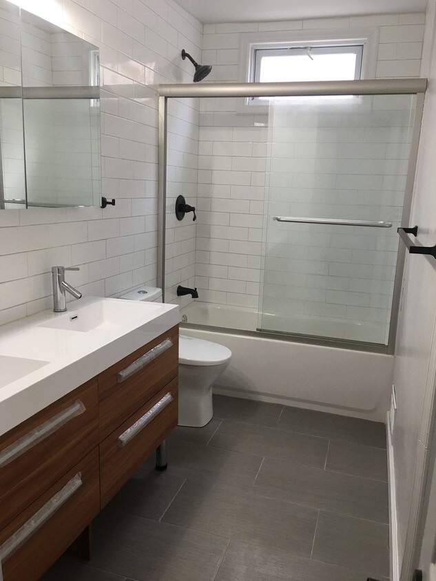 New modern bath - 43 Vedder Ave