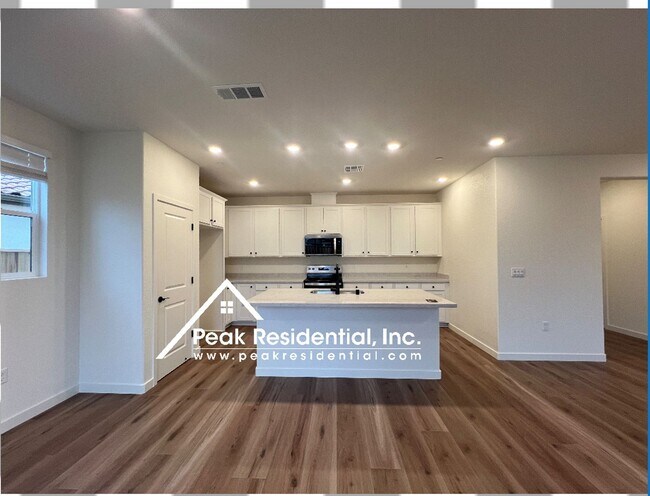 Foto del edificio - New Elk Grove 3bd/2ba Home near Big Horn & Poppyridge Rd