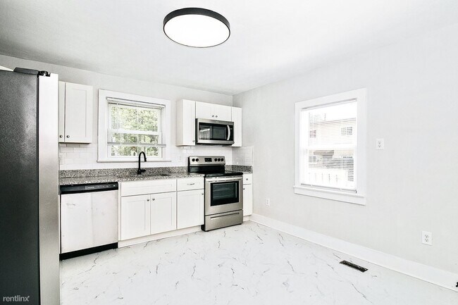 Foto del edificio - 2 br, 1 bath 4plex - 2610 Munson Street 2