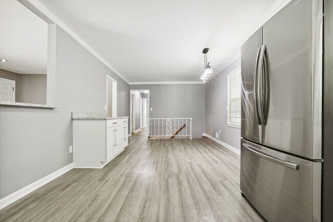 Building Photo - 1701 Atherton Circle