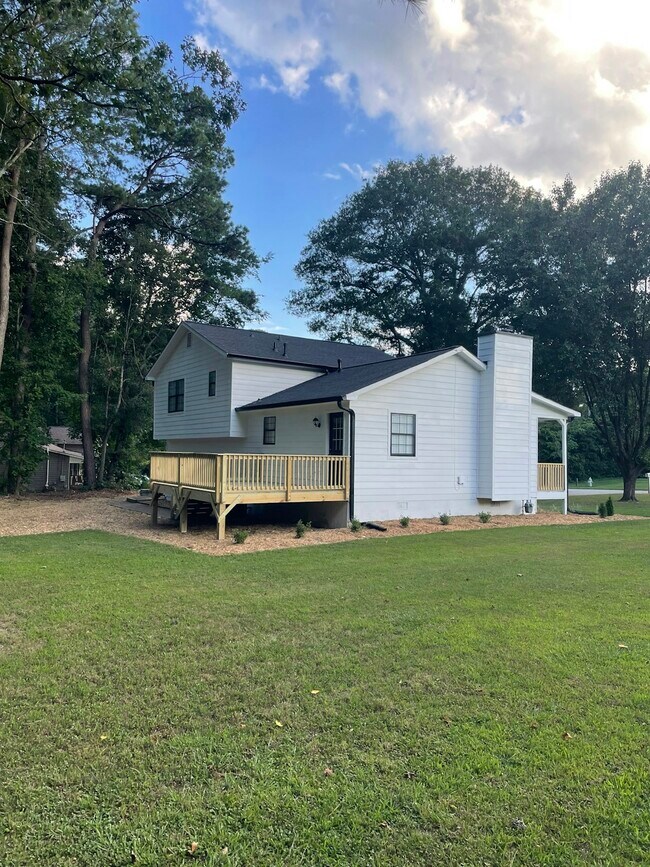 Building Photo - 2021 Sunsweet Ct NE