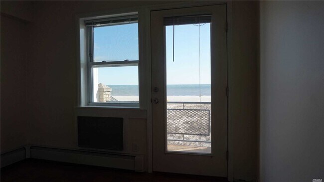 Building Photo - 985 Oceanfront
