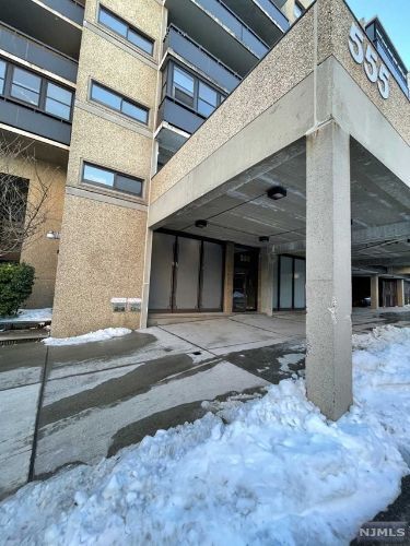 Foto del edificio - 555 Gorge Rd