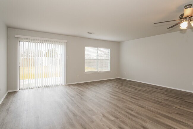 Building Photo - 1404 Geoffs Dr