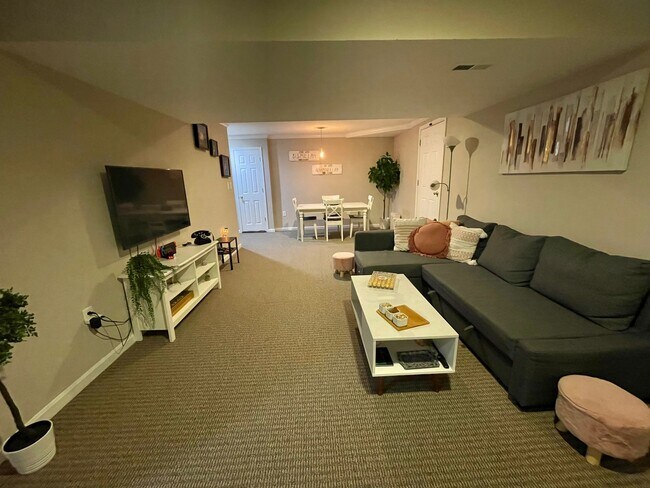 Building Photo - 18 Spinning Wheel Ct