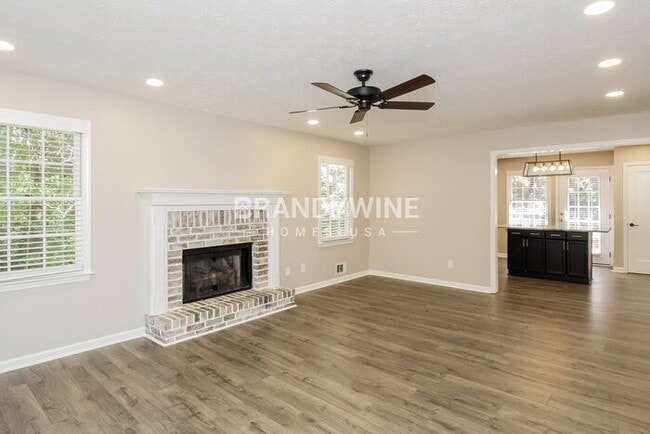 Building Photo - 12 Sherwood Forest Dr