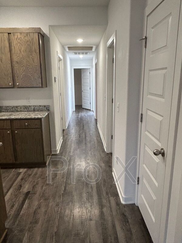 Foto del edificio - 644 Hidden Springs Dr