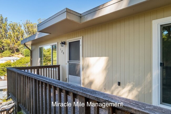 Building Photo - willow