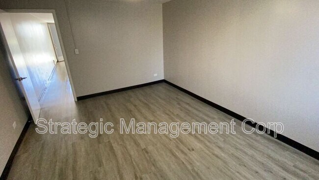 Building Photo - 1301 Lusitana St