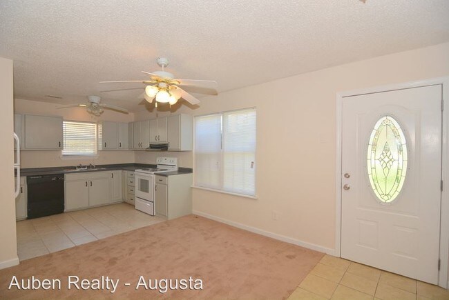 Building Photo - 2316 Hiwatha Dr