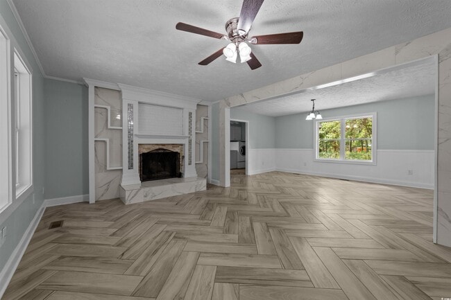 Building Photo - 1401 Twin Oaks Dr