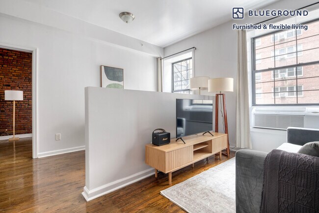 Building Photo - 233 E 34th St