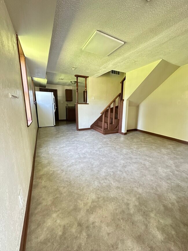 Dining area - 1214 E 5th St