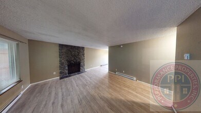 Building Photo - 5645-5647-5647 SE Belmont St