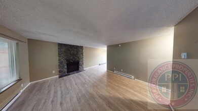 Building Photo - 5645-5647-5647 SE Belmont St