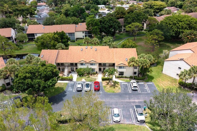 Foto del edificio - 3359 Lucerne Park Dr
