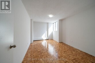 Building Photo - 5 Glamorgan Ave