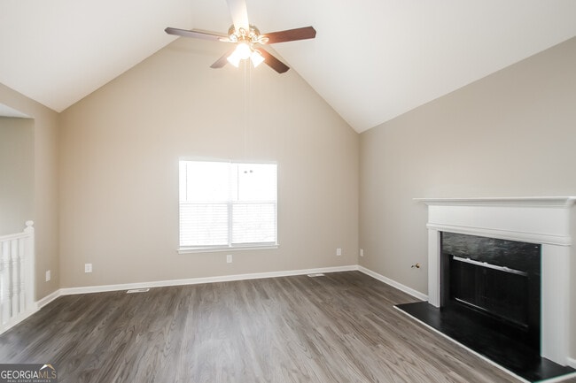 Building Photo - 6389 Hillview Ln